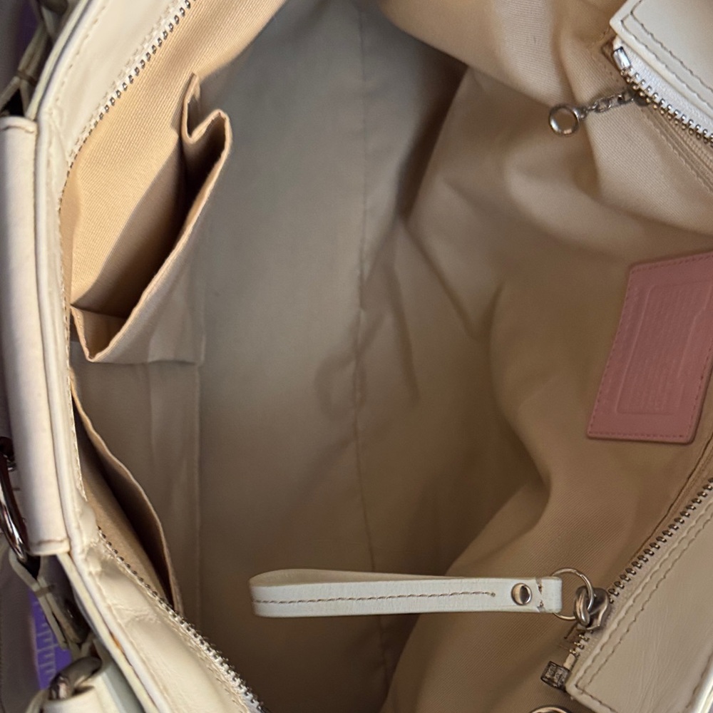 Coach 2008 Baby Pink and White Hampton - Picture 13 of 13